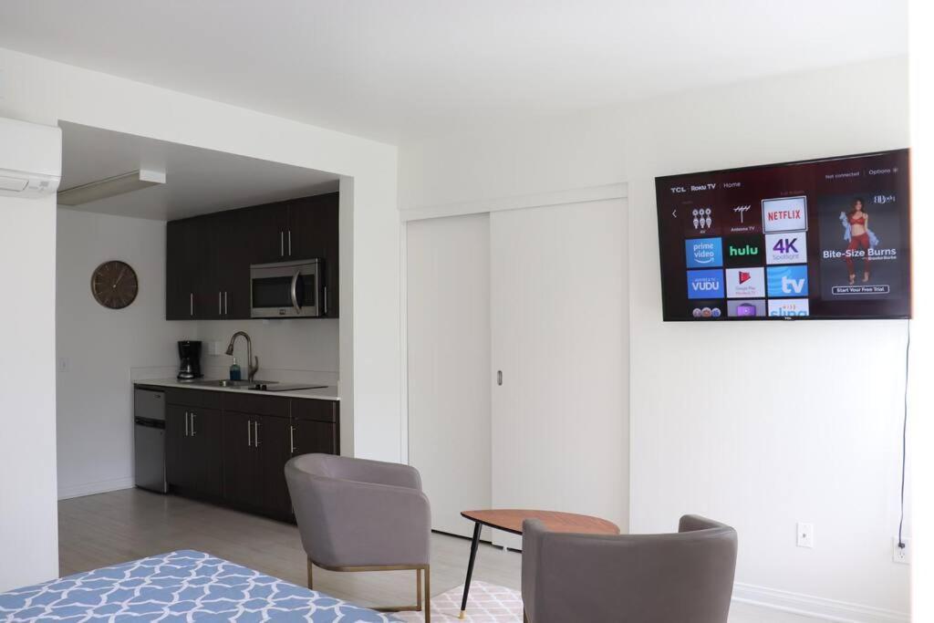 Apartamento Lovely On The Promenade! Free Parking Los Angeles